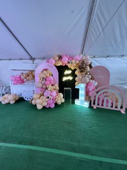 Balloon decor, light up numbers