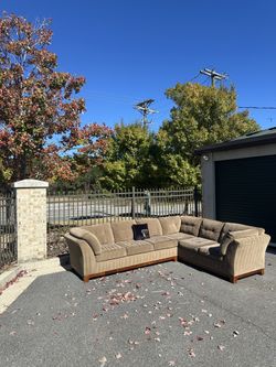 Free Delivery 🚚 Beige L Shape Couch