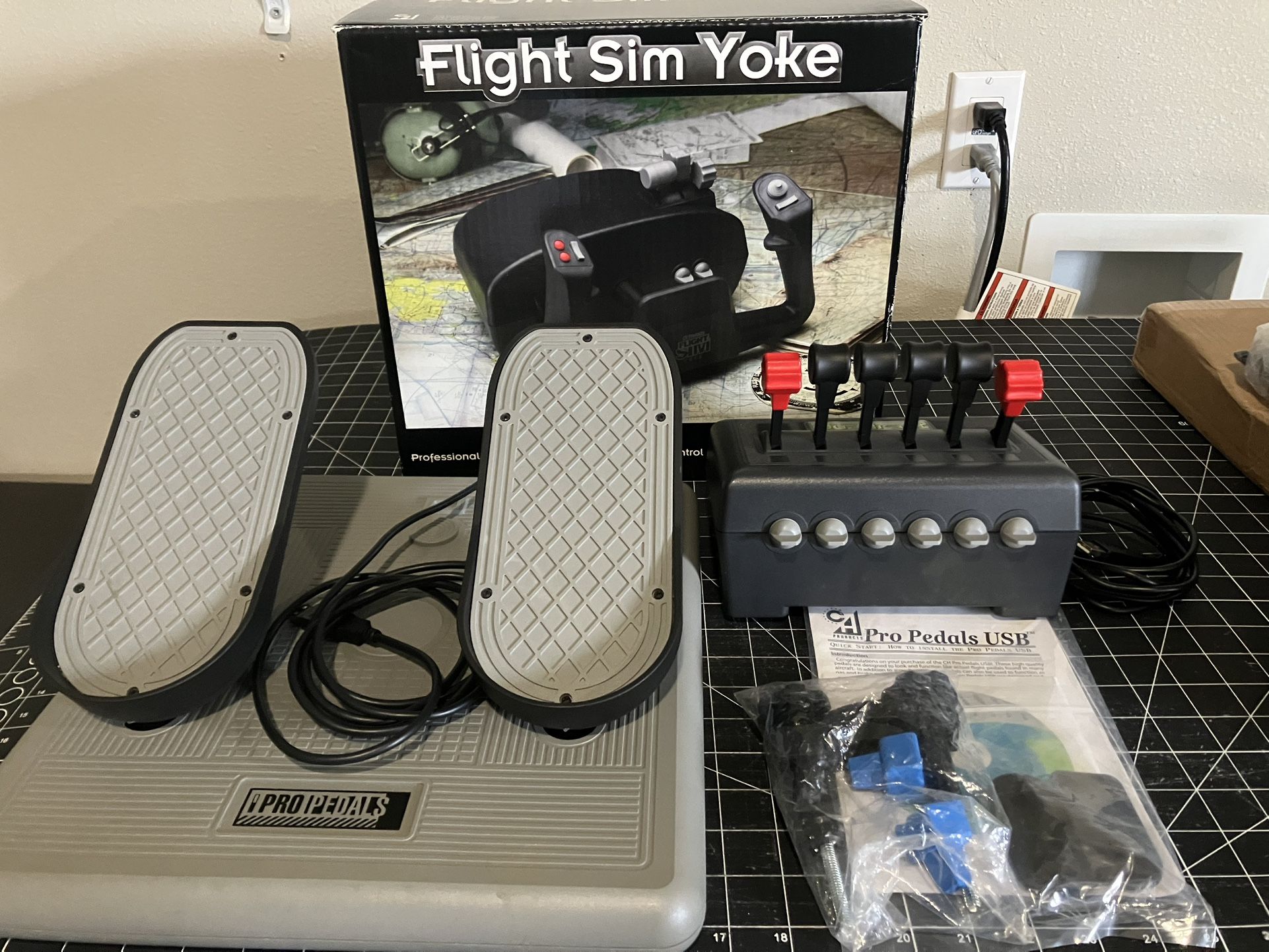 CH Products Flight Sim Yoke, Pro Pedals, Throttle Quadrant