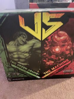 Hulk vs Hulk buster statue