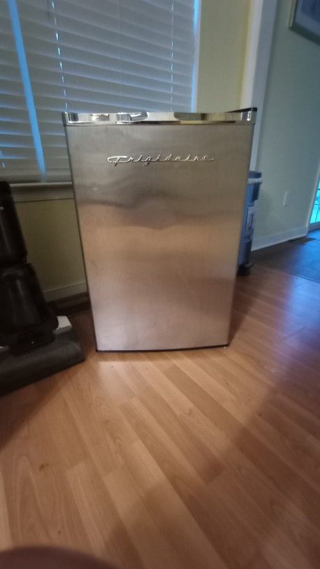 Refrigerator, Taking Offers