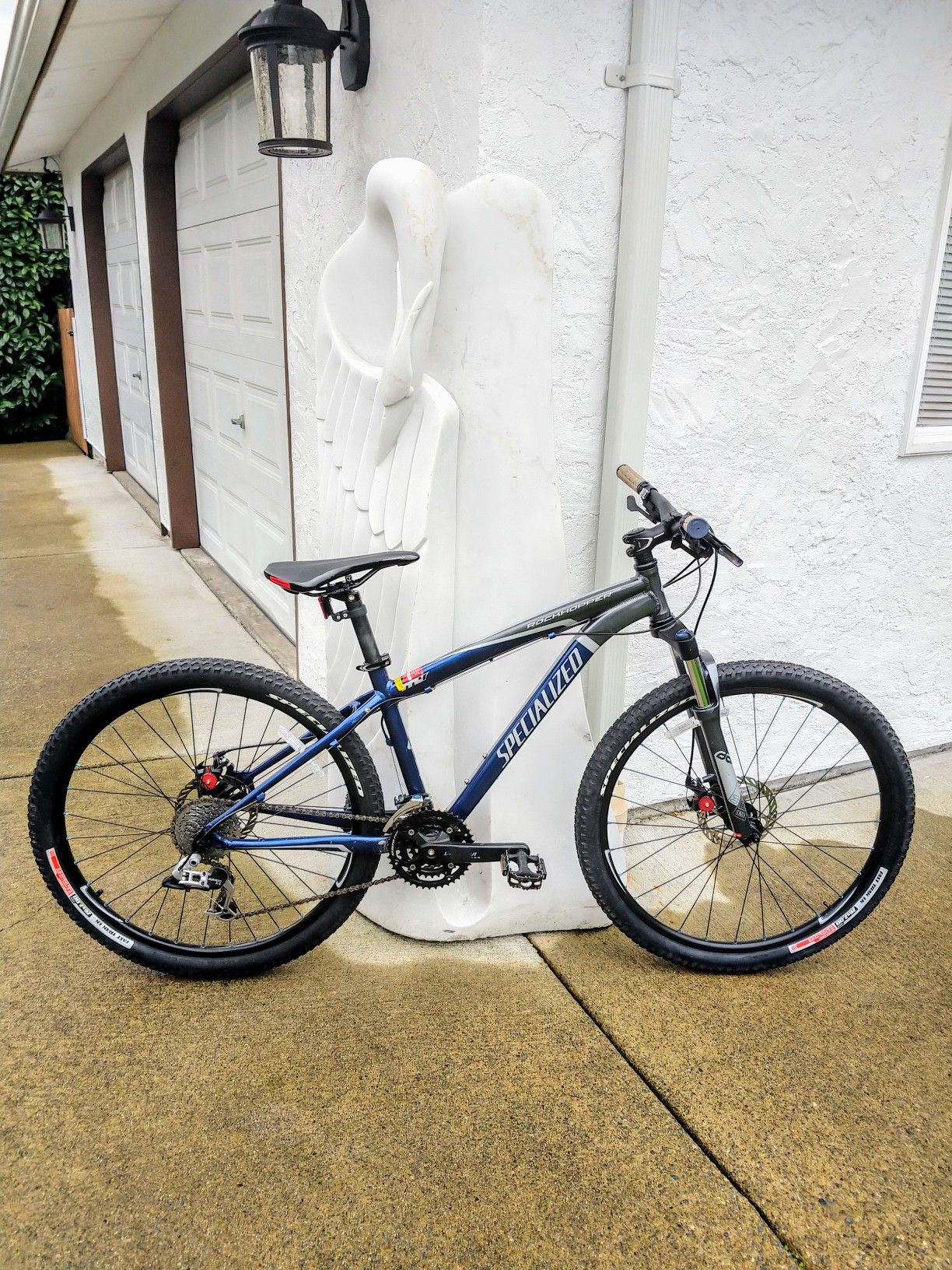SPECIALIZED ★ RockHopper Comp Disc M4 ★ MOUNTAIN BIKE ★ Rock Shox ★ hardly used EXCELLENT CONDITION