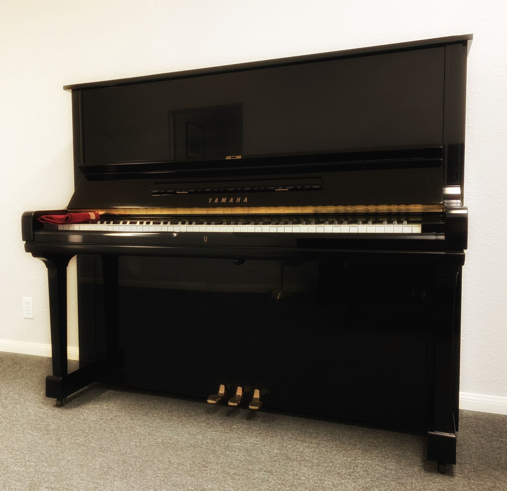 Beautiful Sound Yamaha U3 Piano / Delivery Included