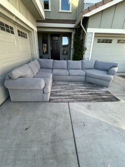 Beautiful 3pc Grey Sectional With Cuddle Corner (Delivery Available)