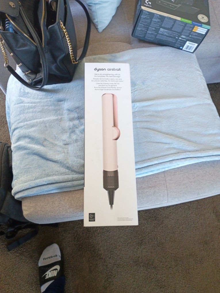 Brand New Dyson Airstait