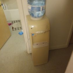 Water Machine Comes With Extra Water Jug Refrigeration Bottom