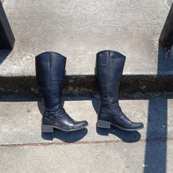 Black Boots 