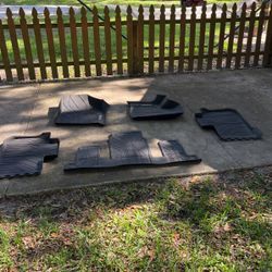 Place Mats 5 Months Old For A Chevy traverse