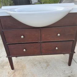 Stylish Bathroom Vanity :: Large Sink :: 41"x 21"x 37" ::