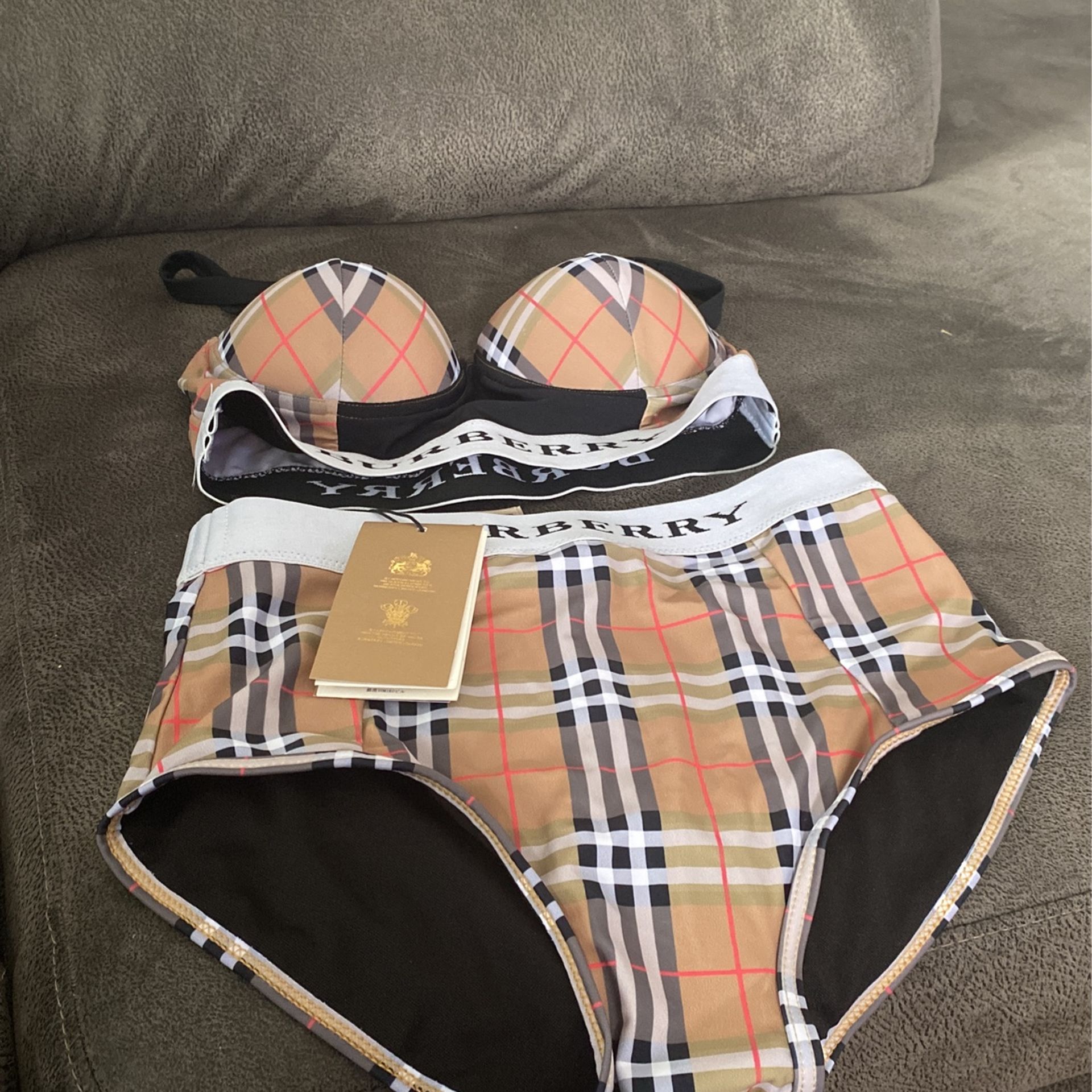 Extra Small BURBERRY. SWIMMING SUIT Brand NEW tag still on it never worn