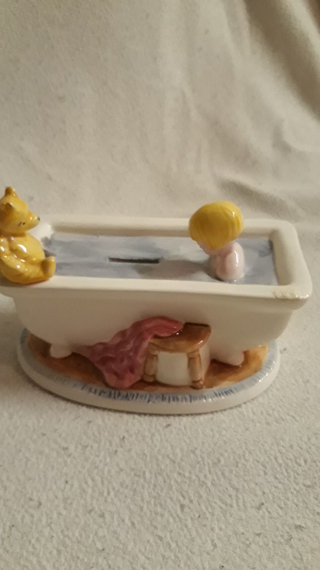 Winnie-the-Pooh Bank. No chips or cracks. No plug on bottom. $8