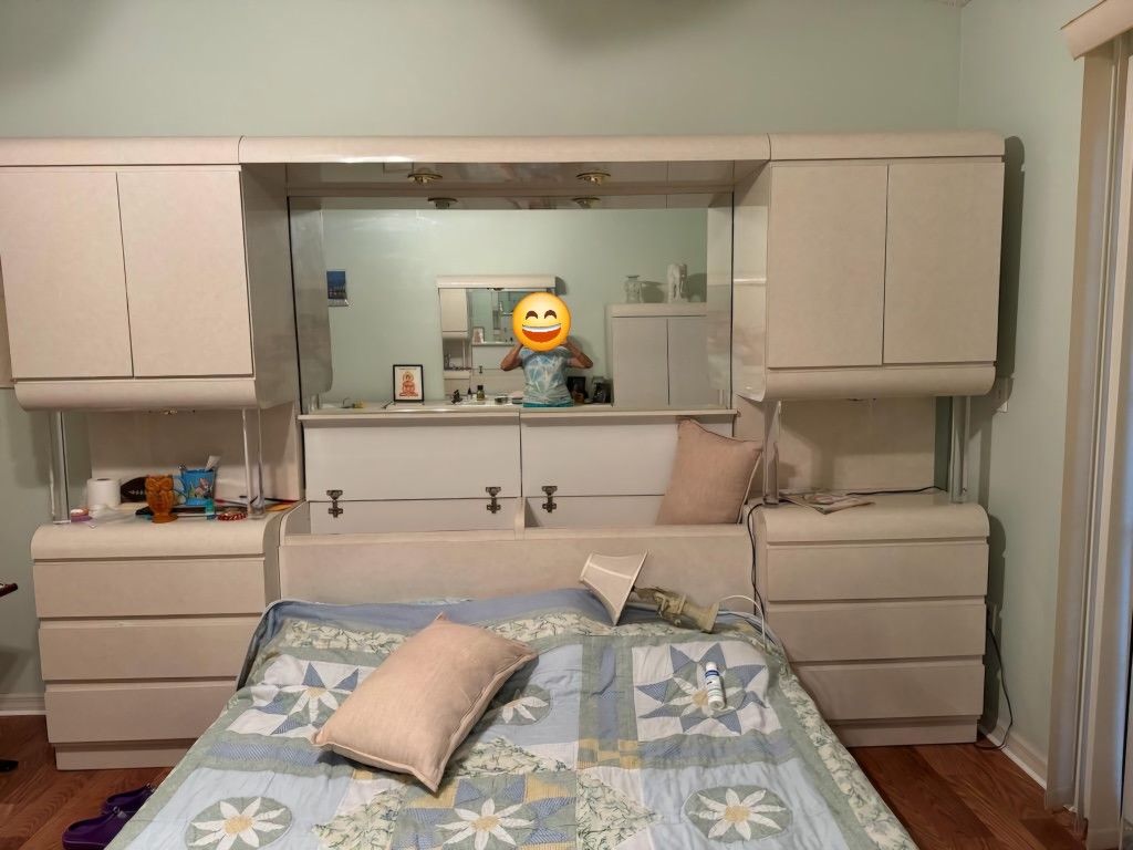 6 Piece Queen Bed Room Set