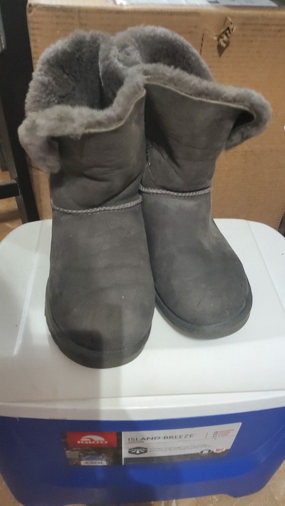 Uggs  Boots Size 9 Women 