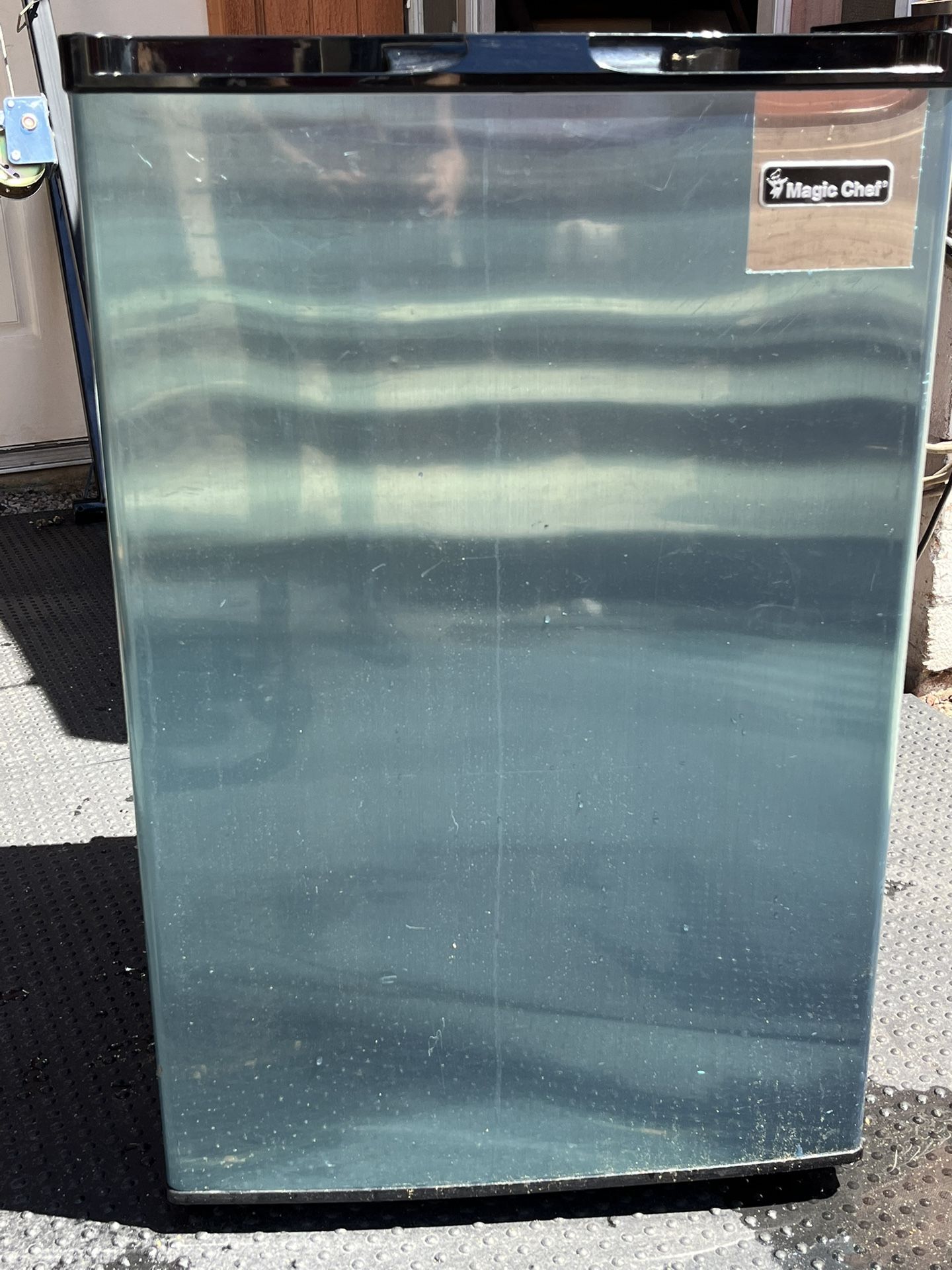 Mini Upright Freezer 3 Cubic Feet - Magic Chef