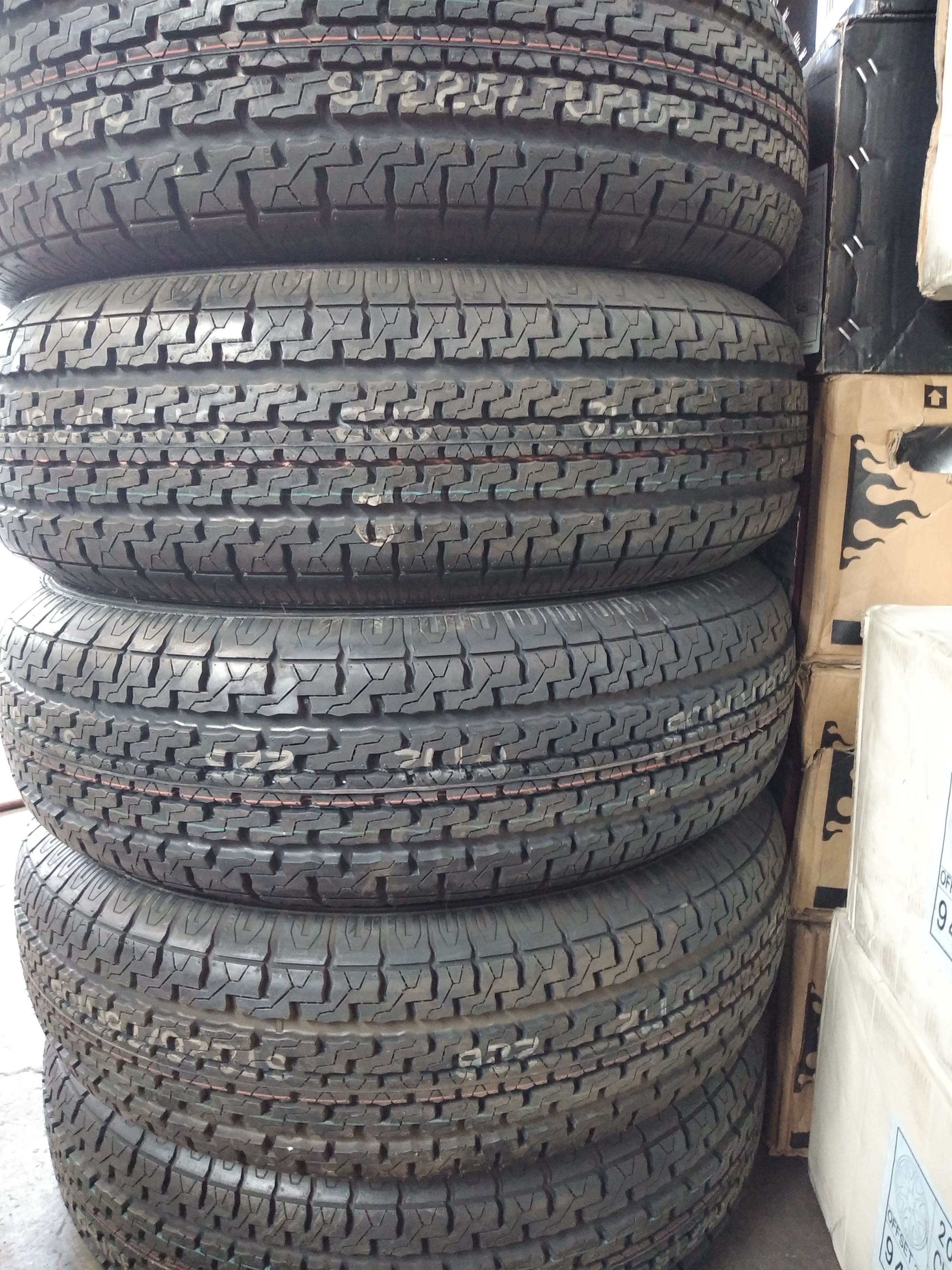 ST225/75R15 LRD