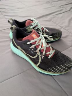 Nike Pegasus Trail 4 size 9 Men's