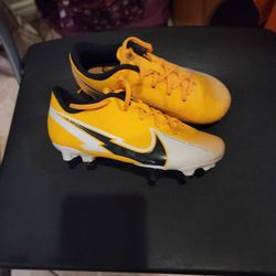 Nike Boys cleats Mercurial
