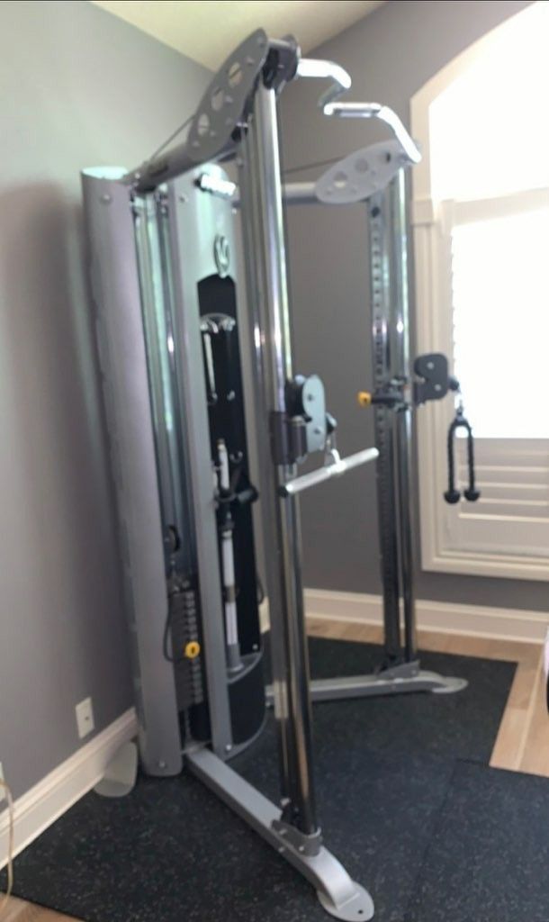 HOIST V6 FUNCTIONAL TRAINER / CABLE CROSSOVER MACHINE LIKE NEW !! for