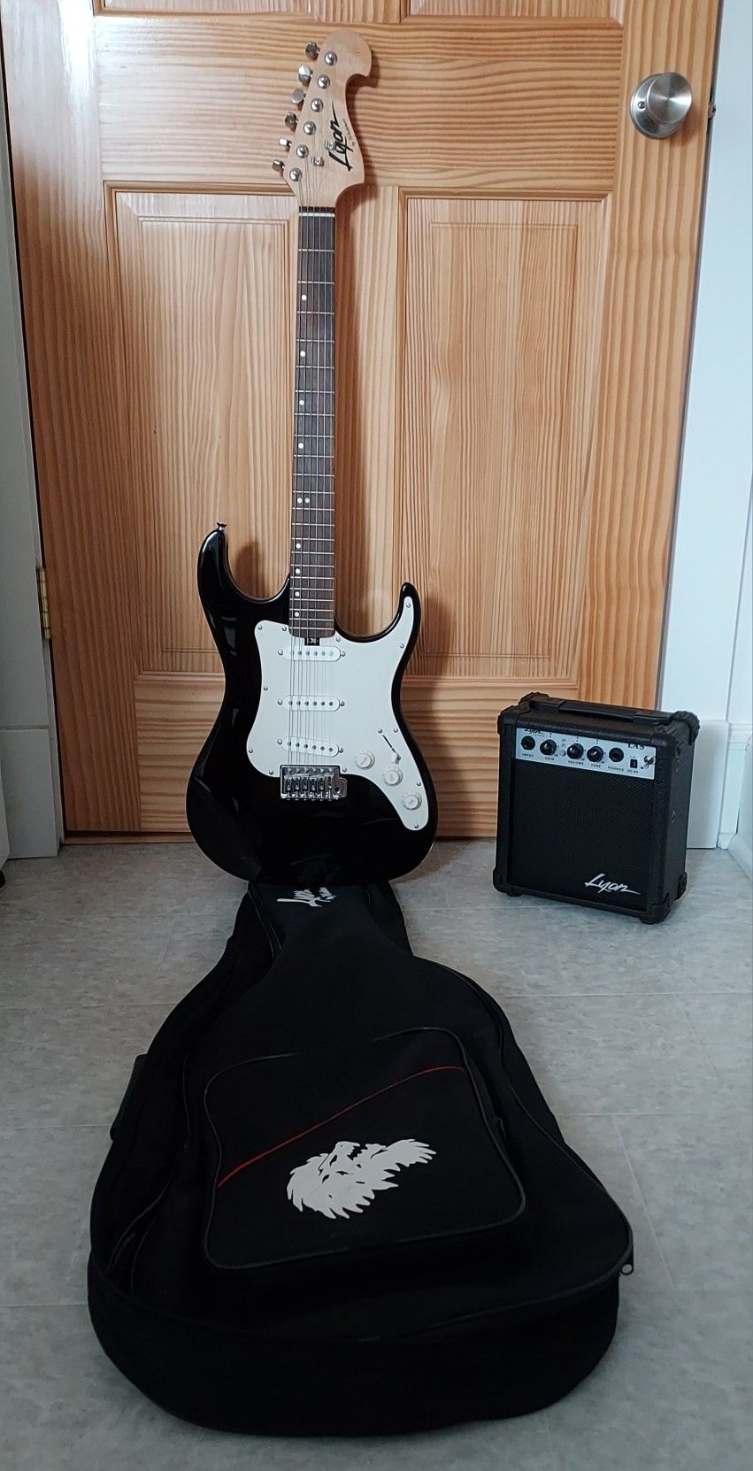 Electric Guitar 🎸 With Amp And Case - Lyon By Washburn Guitar