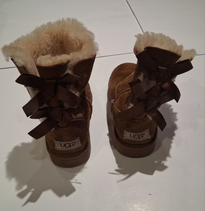 Children's Size 1 Ugg Boots - Serial # 3280K - Bailey Bow II - No Box - Great