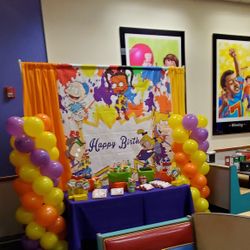 BACKDROP & 2 BALLOON COLUMNS