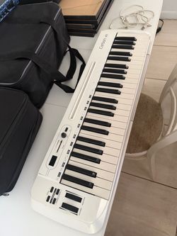 Samson Carbon 49 – 49-Key USB MIDI Controller