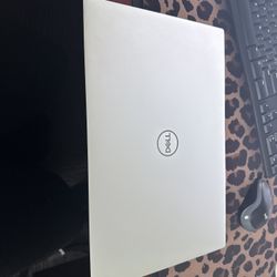 Dell Laptop MS Windows 11 Pro