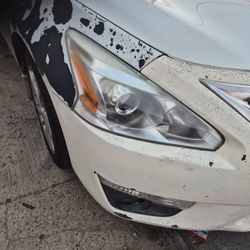 2015 Nissan Altima Both Head Lights Good Condition  100 