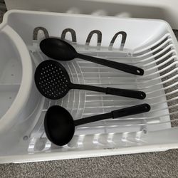 Dish drainer and 3 kitchen spatulas, all for $10