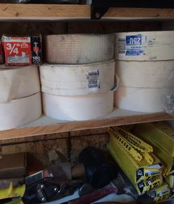 8 Royos de tape para finicheros 4 cajas de clavos Rancest de 3/4 y 7 cajas de balas 27 por solo $30 dólares