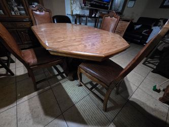 Table & Chairs