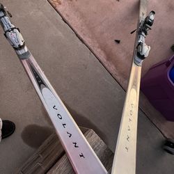 Snow Skies Volcant ! Titanium! 55$ 