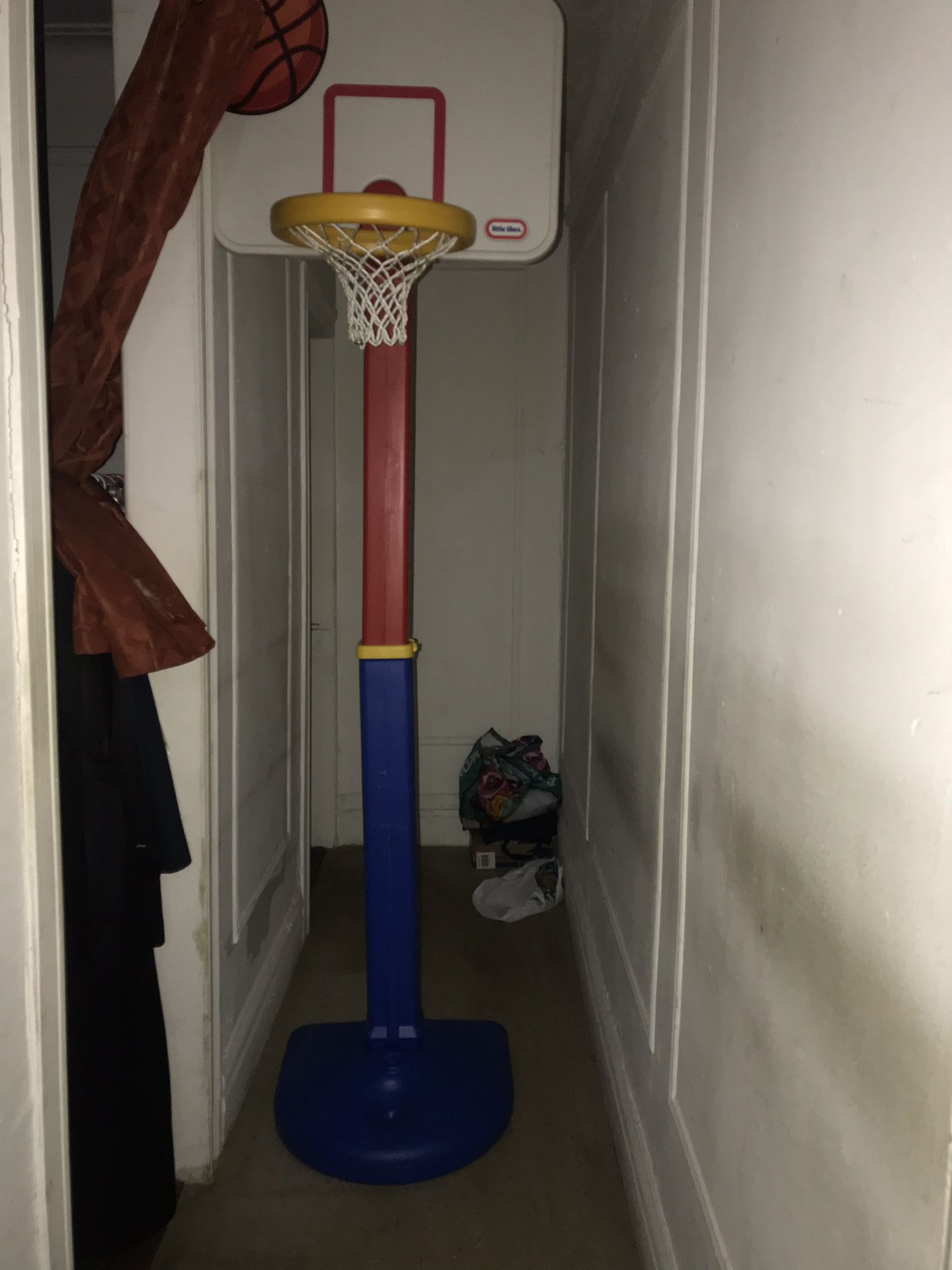 Little tikes adjustable basketball hoop court and ball