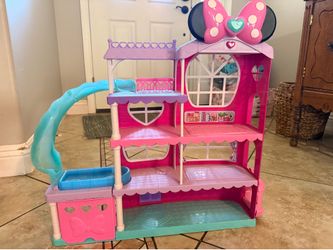 Minnie Mouse Disney dollhouse