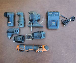 Ridgid Jobmax 18v Multi Tool R8620 Series E W/ 6 Attachments & 18 Charger