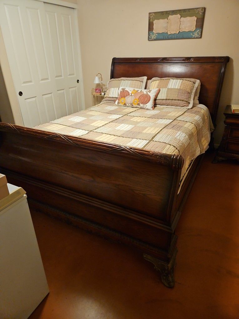 BEDROOM SET 4 PIECES