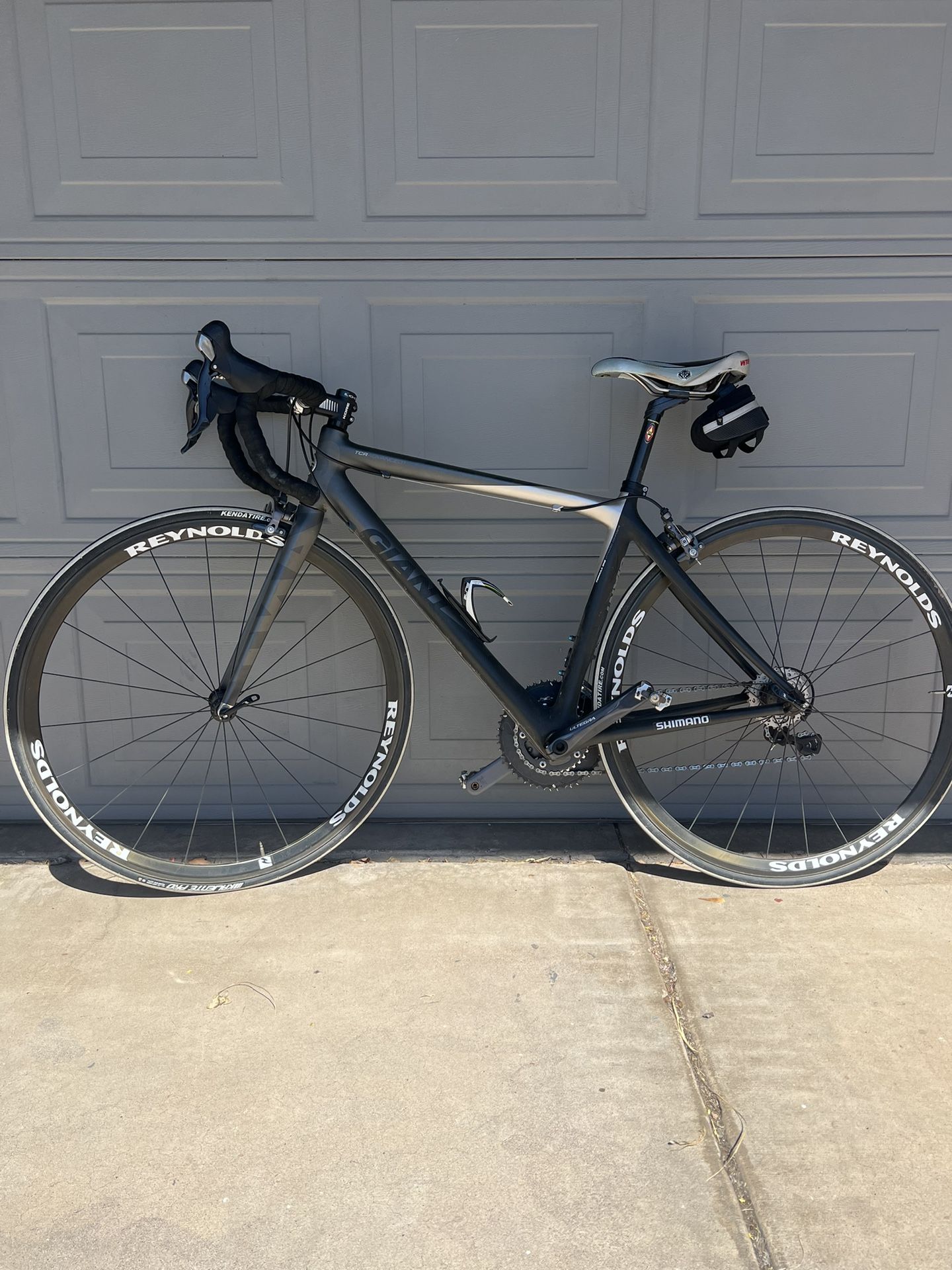 Giant Carbon Road Bike