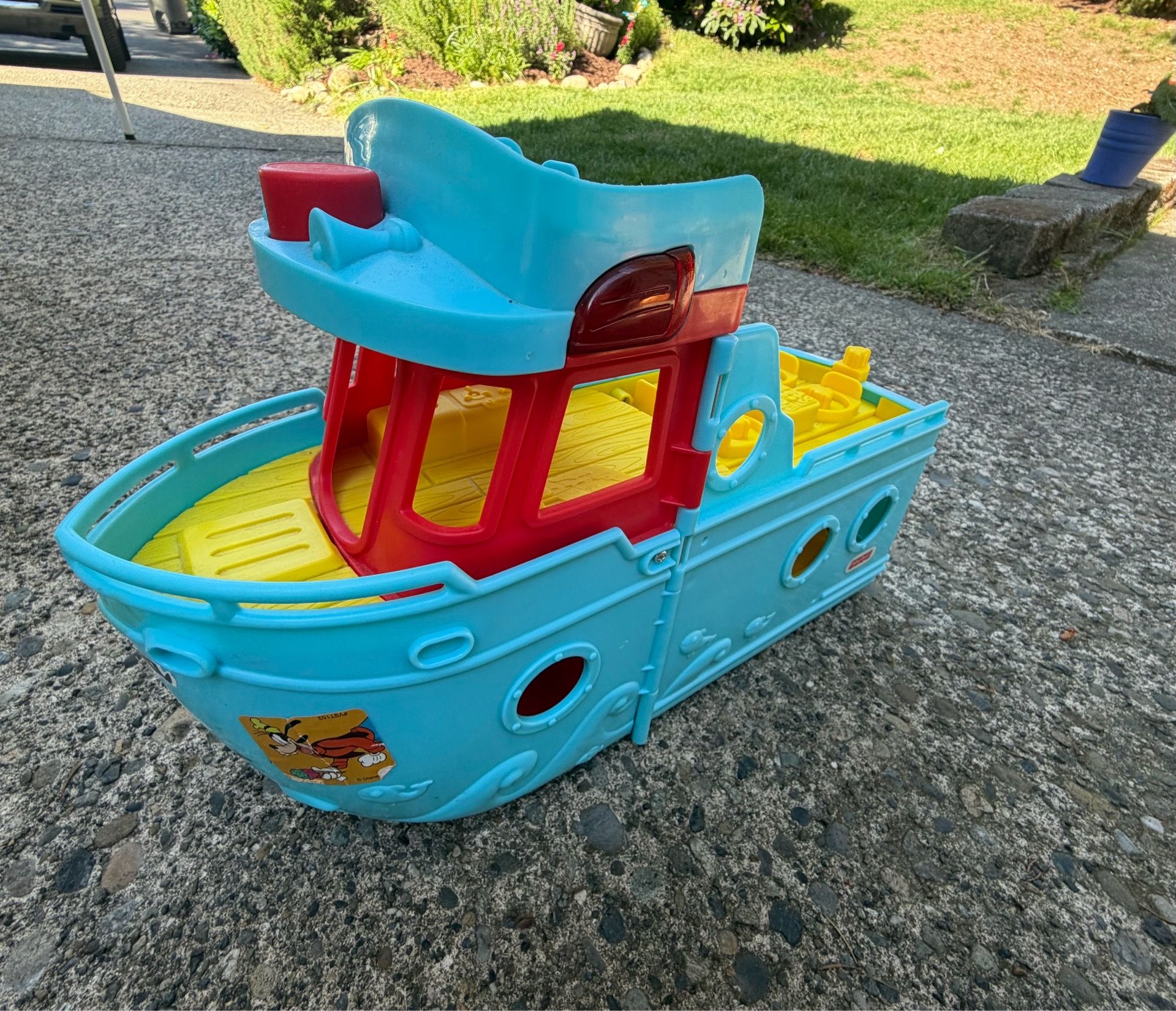 Fisher Price Little People Cruise Ship with some people