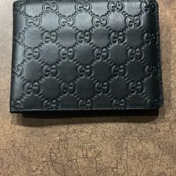 gucci wallet $550