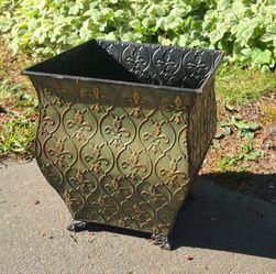 Nice Square Metal Planter