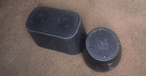 PORTABLE BLUETOOTH SPEAKERS(15$)