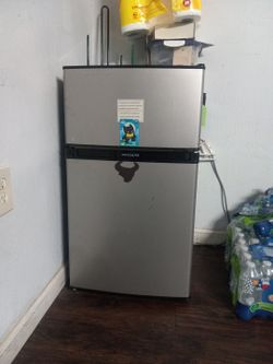 Frigidaire 2 door mini refrigerator
