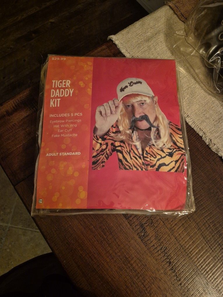 Halloween Adult TIGER KING Accessory Kit.