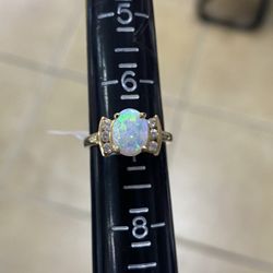 14k Gold Ring W Opal Stone 