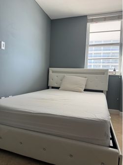 Twin bed mattress + stand