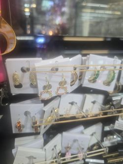 Oro laminado,earrings,$5 each