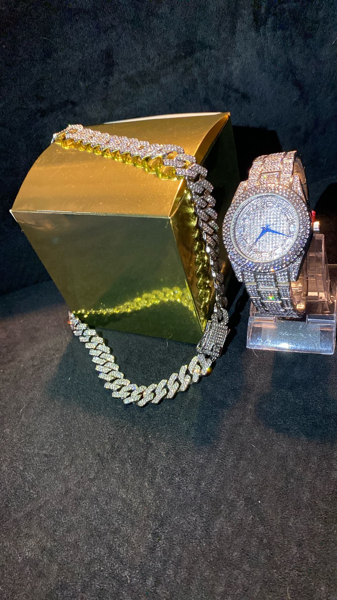Golden Box With Two Piece 20” Links