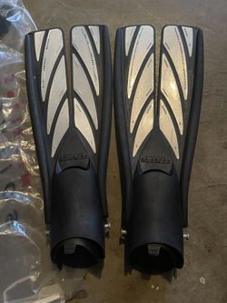 $30 Aquatic Split Fins