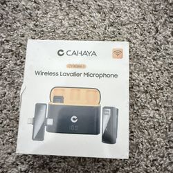 CAHAYA Wireless Lavalier Microphones for iPhone Android 3-in-1 Lav Mic with Charging Case for iPhone iPad Andriod PC Lapel Microphone with USB-C Light