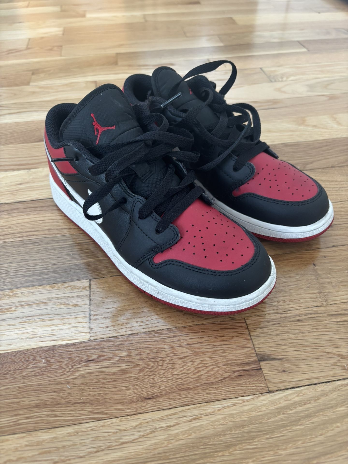 Nike Jordan 1 Low (Size 5)